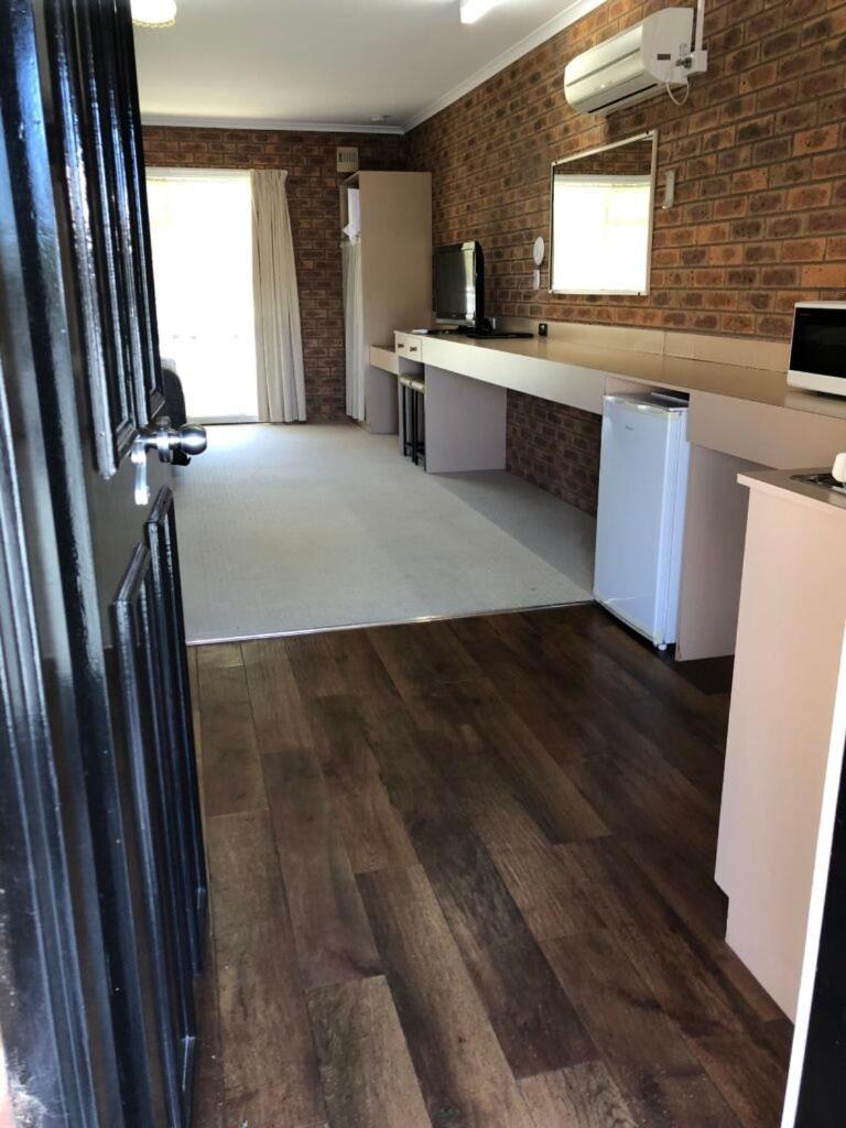 Settlement Motor Inn Deniliquin Kültér fotó